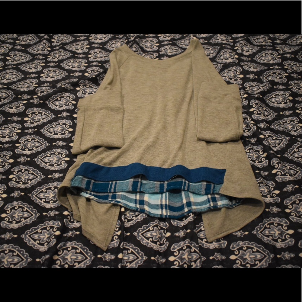 Gray Amy Byer long sleeve shirt